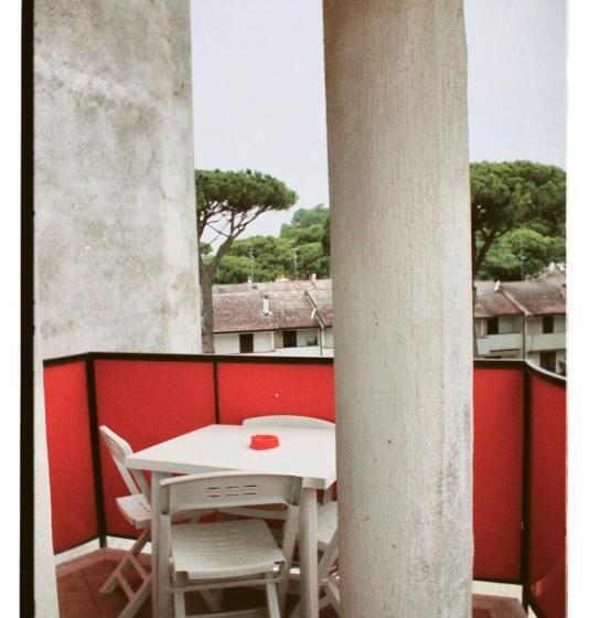 דירת חדר נוף לבריכה, Tropicana Residence