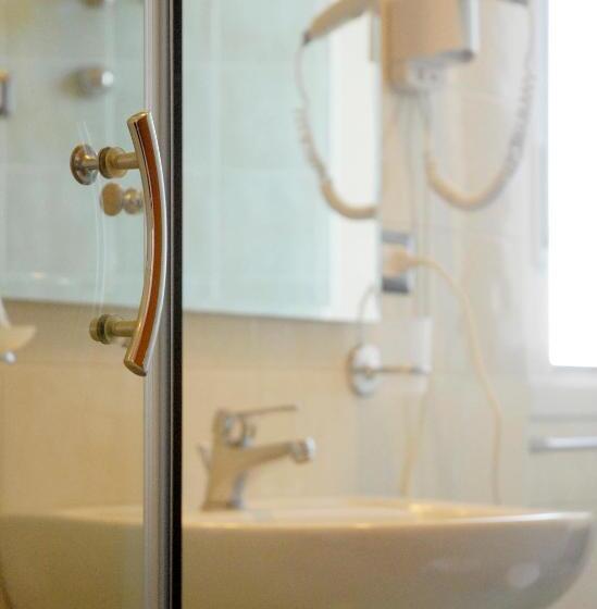 דירת חדר נוף לבריכה, Tropicana Residence