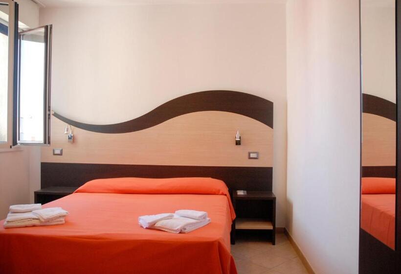 דירת חדר נוף לבריכה, Tropicana Residence