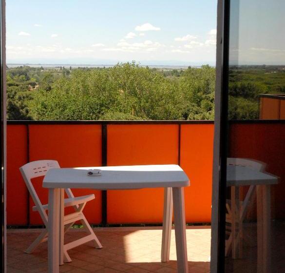 דירת חדר נוף לבריכה, Tropicana Residence