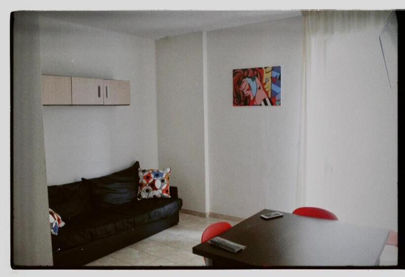 דירת חדר עם טרסה, Tropicana Residence