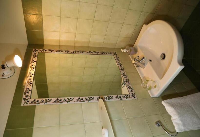 스탠다드 트리플 룸, Agriturismo La Scarpaia