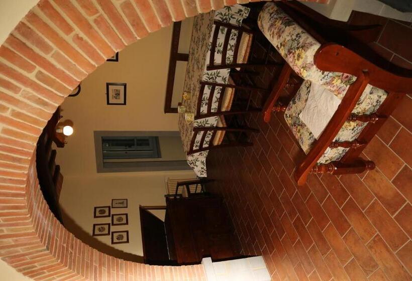 Апартаменты 2 Спальни, Agriturismo La Scarpaia