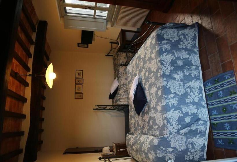 스탠다드 트리플 룸, Agriturismo La Scarpaia