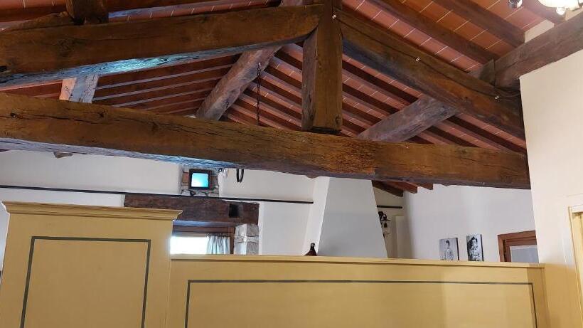 주니어 스위트, Agriturismo La Scarpaia