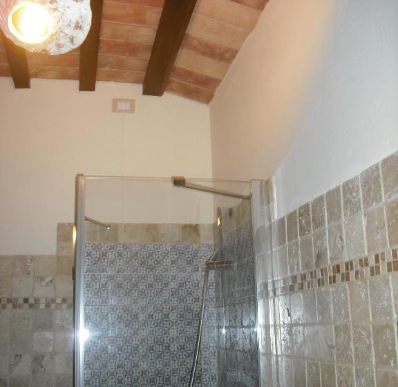 스탠다드 트리플 룸, Agriturismo La Scarpaia