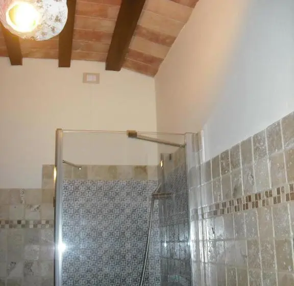 اتاق استاندارد سه نفره, Agriturismo La Scarpaia