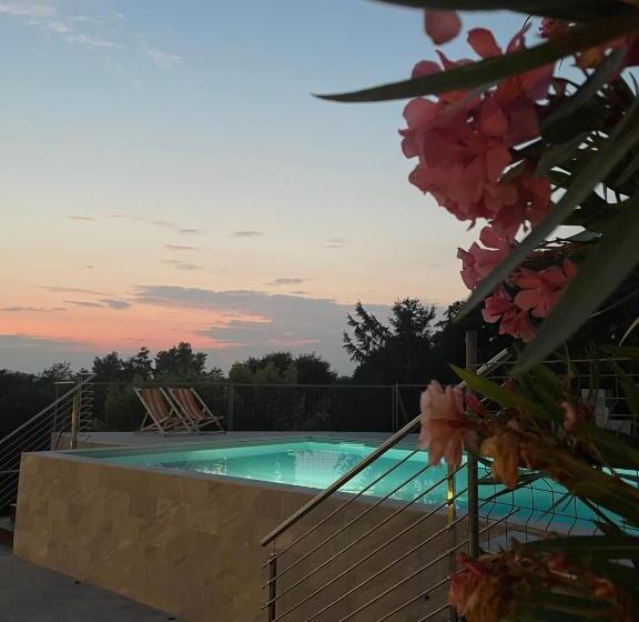 1ベッドルームハウス, Corte Attilea