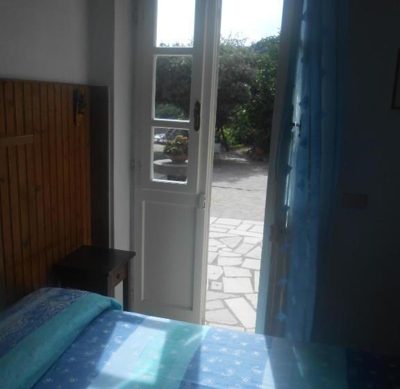 Standard room with outdoor bath, La Foce Del Prato