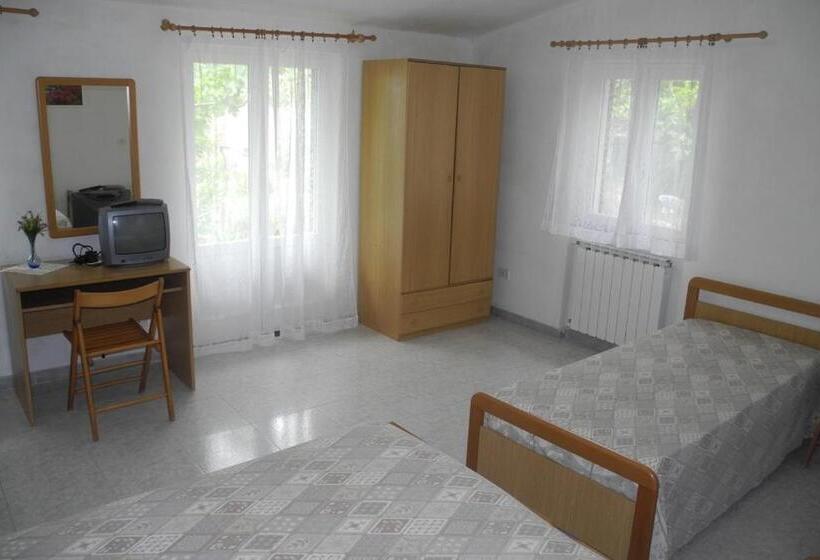 غرفة قياسية رباعية مطلة على البحر, La Foce Del Prato