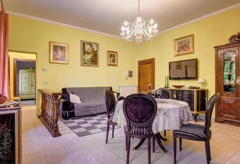 شقة غرفة واحدة, Garden House