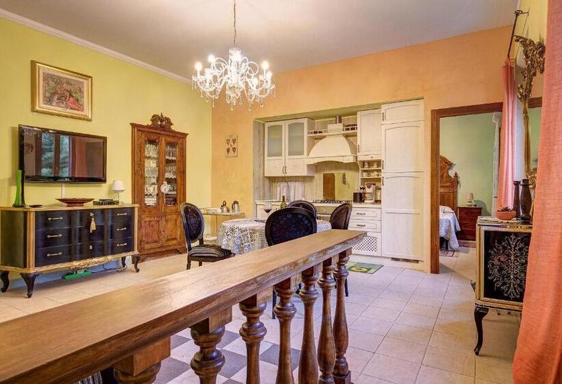 شقة غرفة واحدة, Garden House