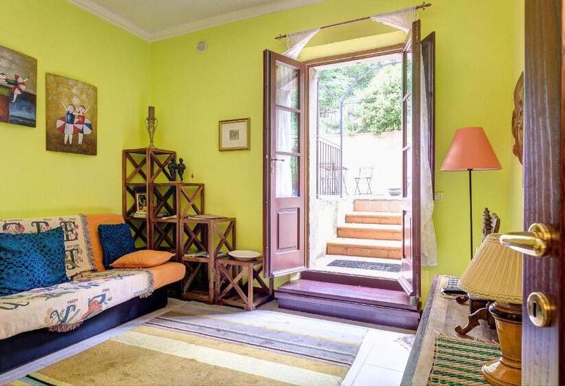 جناح جونيور, Garden House