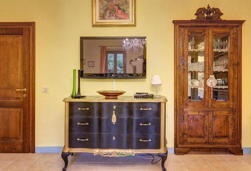 شقة غرفة واحدة, Garden House