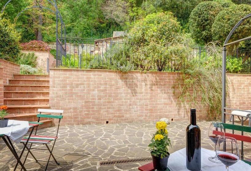 شقة غرفة واحدة, Garden House