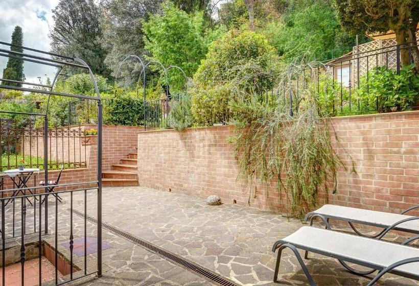 جناح جونيور, Garden House