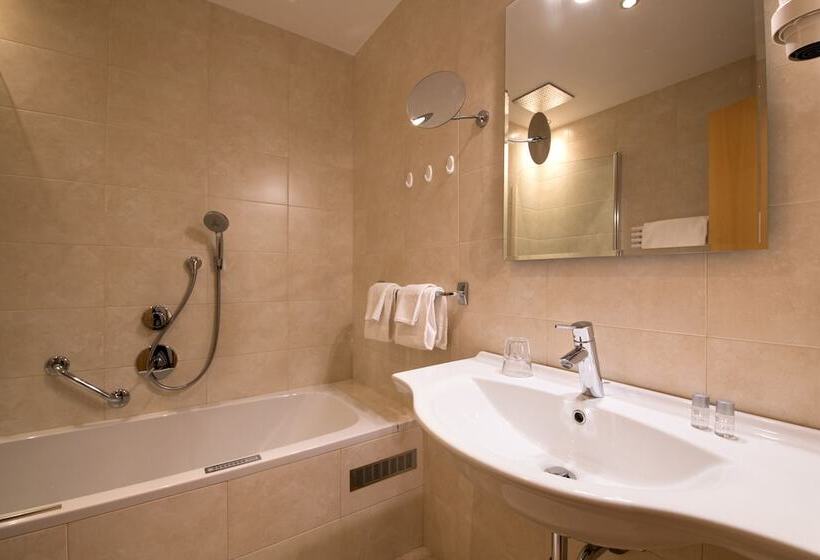 דירה בת חדר שינה 1 עם מרפסת, B&b La Tambra   Central With Restaurant