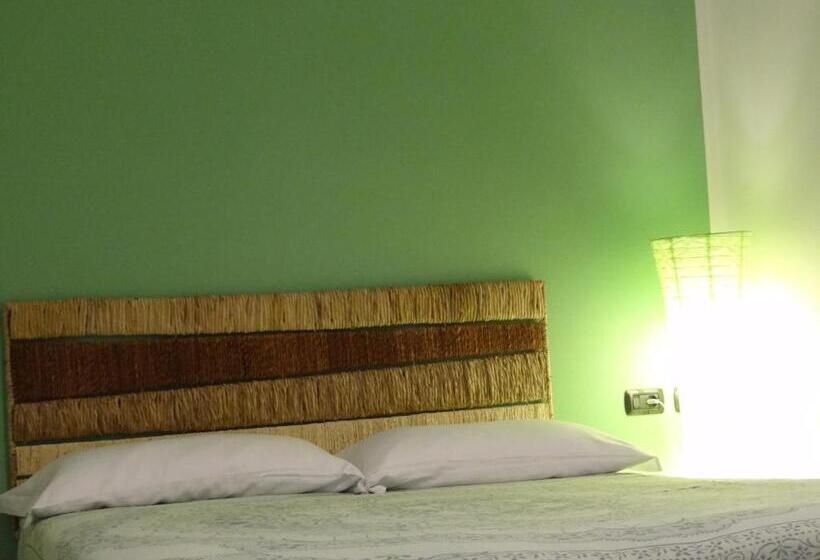 דירה בת חדר שינה 1 עם מרפסת, Helianthus Residence