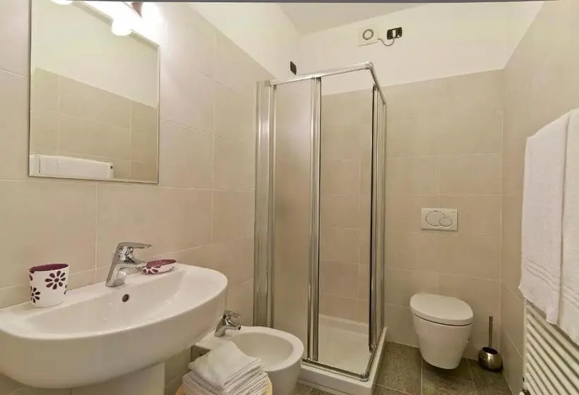 バルコニー付き１ベッドルームアパートメント, Helianthus Residence