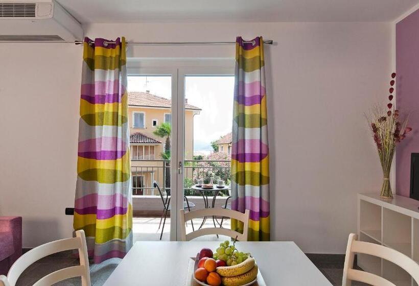 דירה בת חדר שינה 1 עם מרפסת, Helianthus Residence