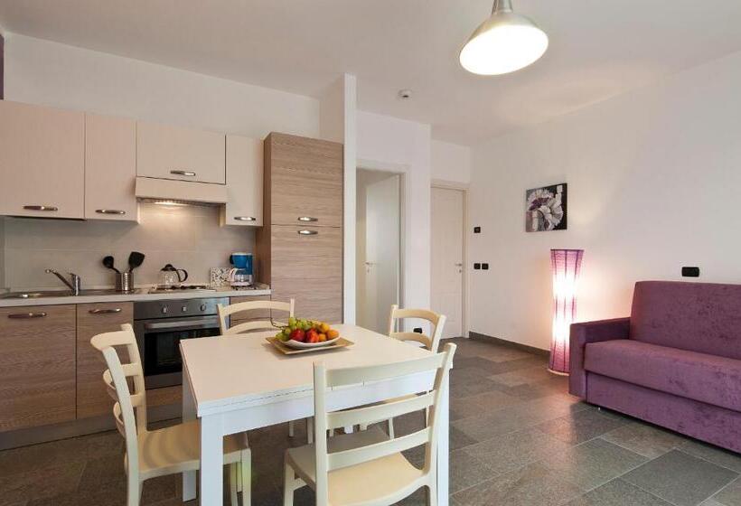 דירה בת חדר שינה 1 עם מרפסת, Helianthus Residence