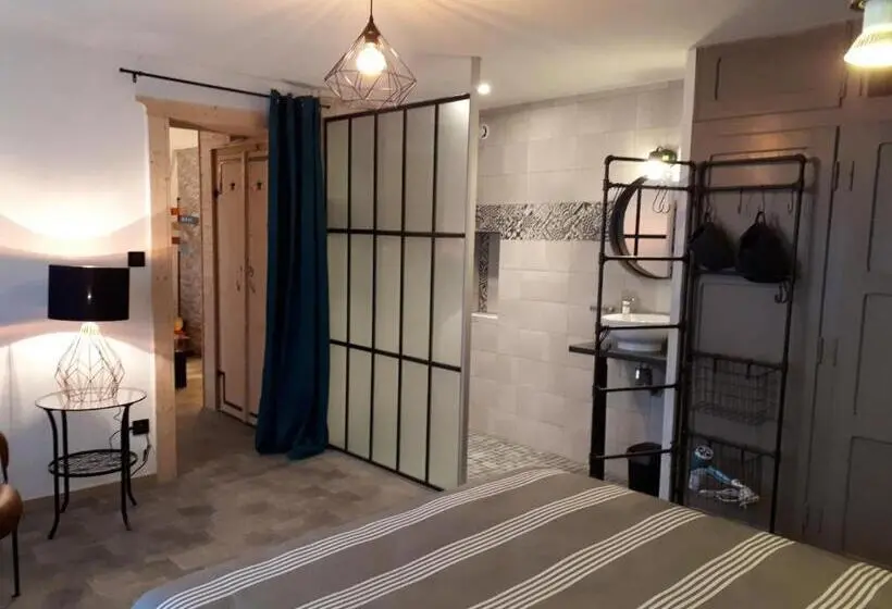スーペリアスタジオ, Carpe Diem Bed & Breakfast