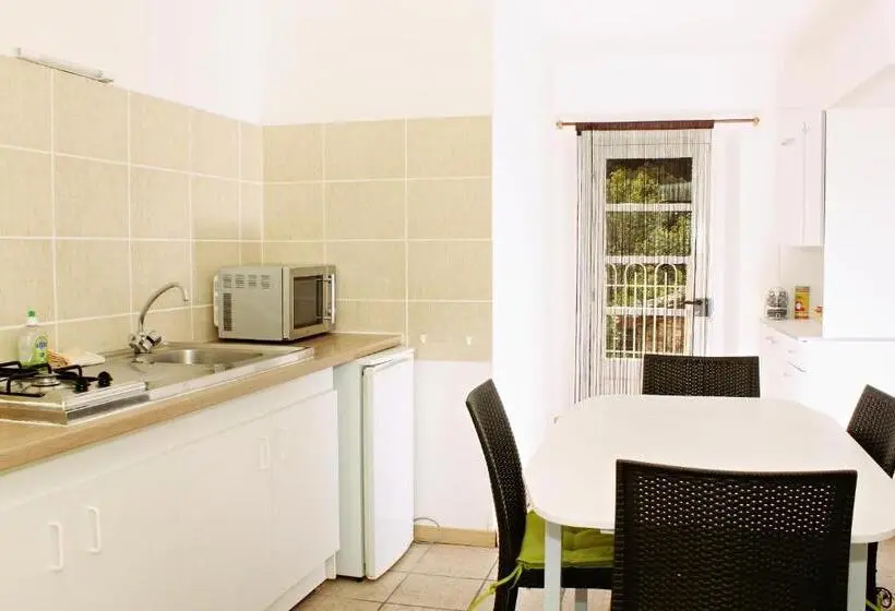 テラス付き１ベッドルームアパートメント, Auberge Le Romarin