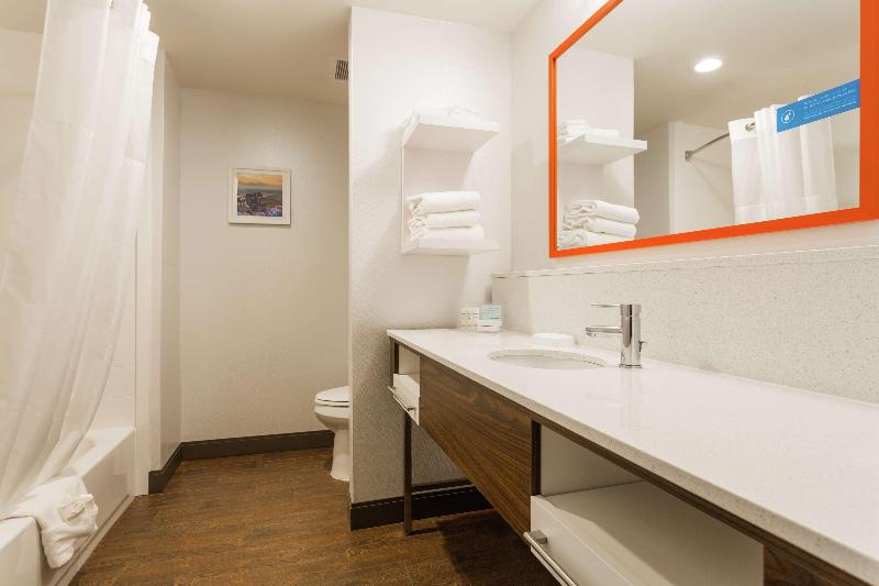 חדר סטנדרט עם מיטת קינג, Hampton Inn Cumberland