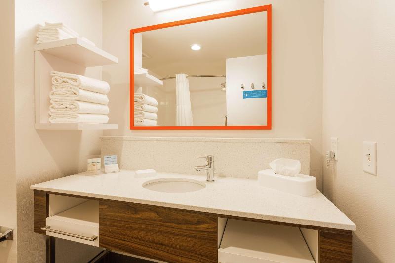 חדר סטנדרט עם מיטת קינג, Hampton Inn Cumberland