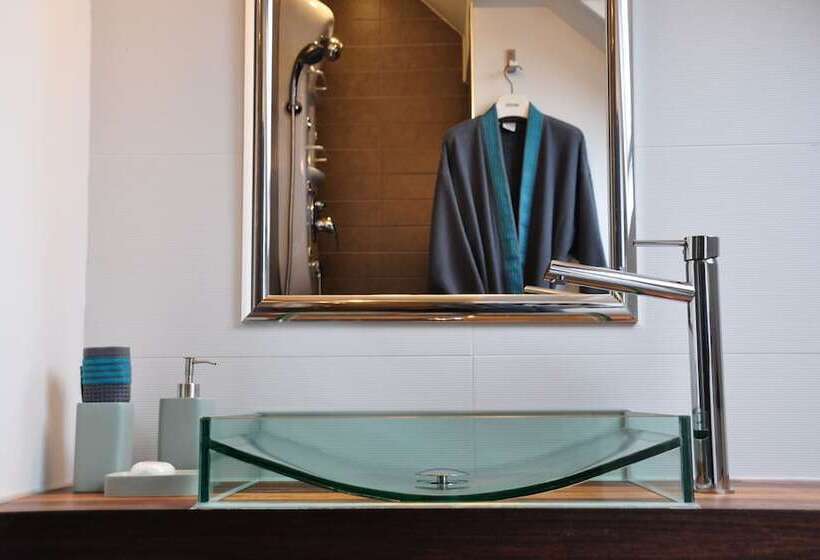 غرفة سوبيريور, Du Côté De Chez Jos