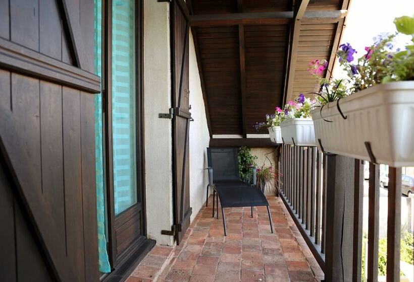 غرفة سوبيريور, Du Côté De Chez Jos