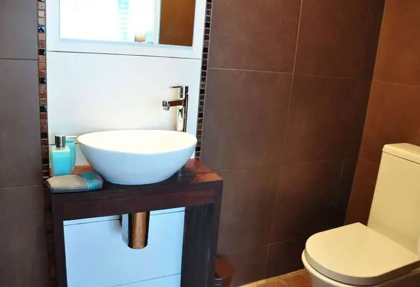 スタンダードシングルルーム, Du Côté De Chez Jos