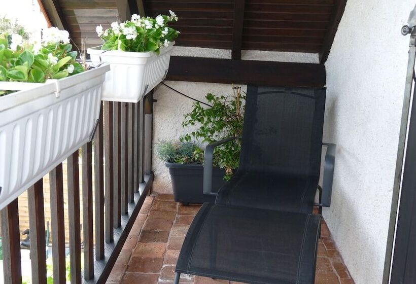 اتاق استاندارد یک نفره, Du Côté De Chez Jos