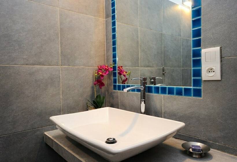 古典房间, Poisson Rouge