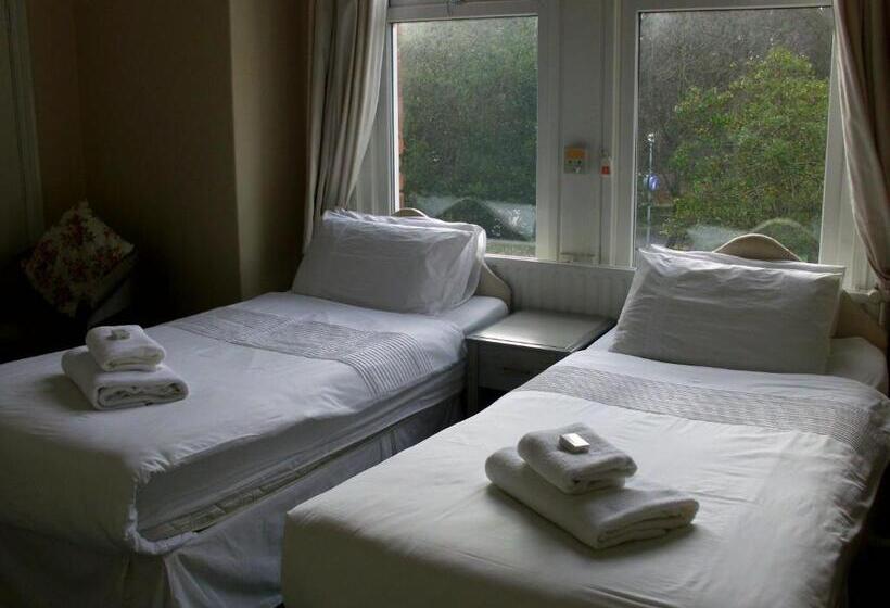 اتاق استاندارد, The Salfordian