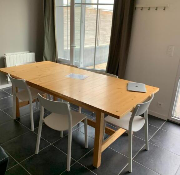 شقة 3 غرف, Le Château De Sable