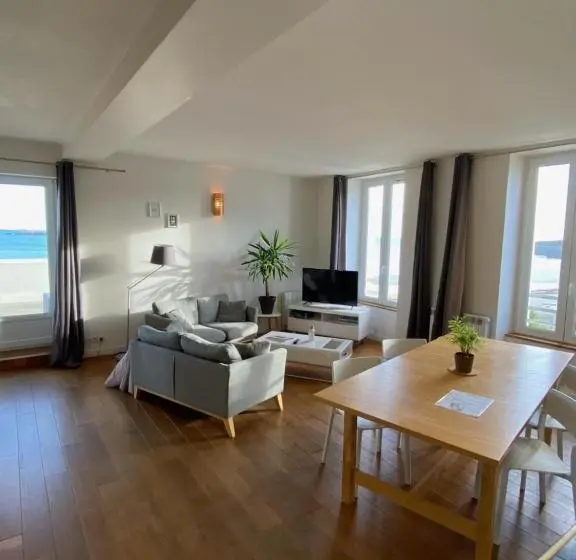 海の見える２ベッドルームアパートメント, Le Château De Sable