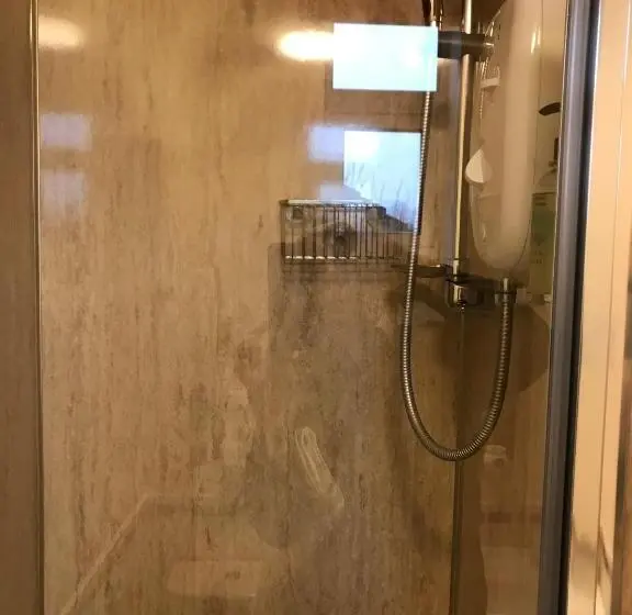 スタンダードトリプルルーム, Clayhanger Guest House