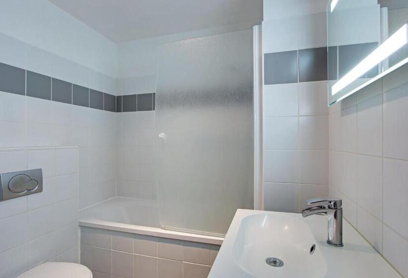 Deluxe Studio, Short Stay Group Museum View Serviced Apartments