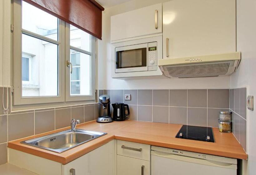 Deluxe Studio, Short Stay Group Museum View Serviced Apartments