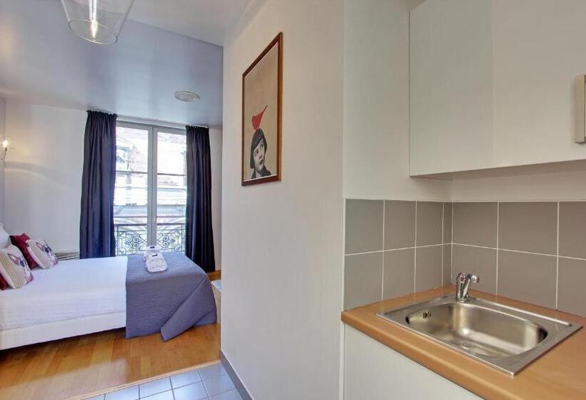 Deluxe Studio, Short Stay Group Museum View Serviced Apartments