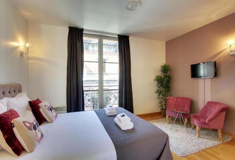 Deluxe Studio, Short Stay Group Museum View Serviced Apartments