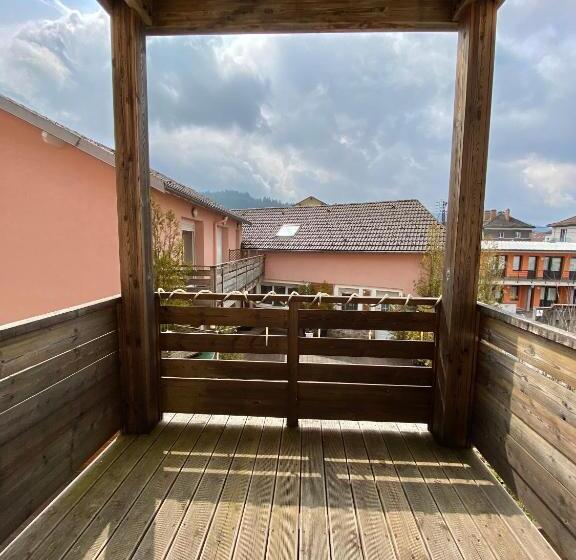 스탠다드 스튜디오, Tilleul Plaza Résidence