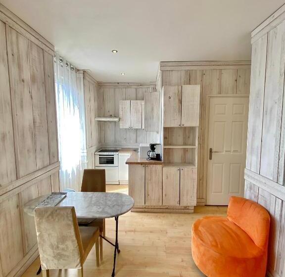 스탠다드 스튜디오, Tilleul Plaza Résidence