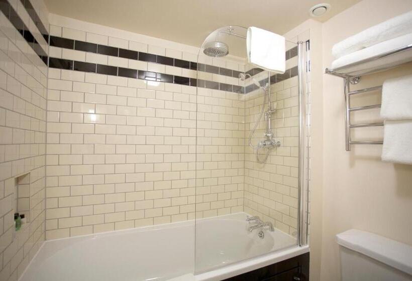 غرفة قياسية, The Duchess Of Cornwall