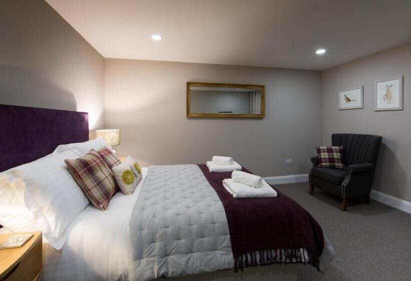 غرفة عائلية, Darlington Arms