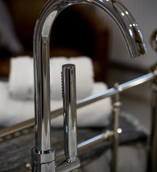 سوئیت با تخت بزرگ, Darlington Arms