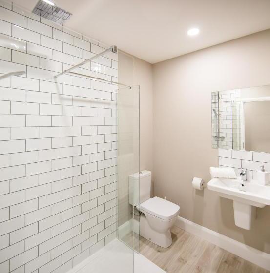 标准间, Darlington Arms