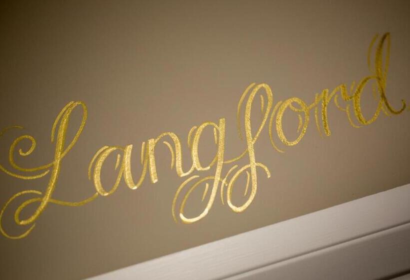 غرفة عائلية, Darlington Arms