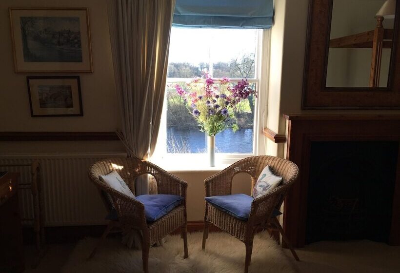 ダブルベッドスタンダードルーム, The Bull Inn West Tanfield